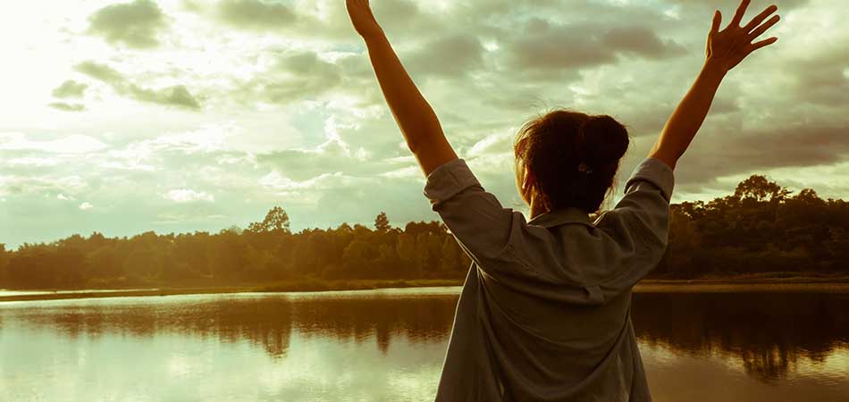 Woman enjoying a lake | combat hormonal water retention